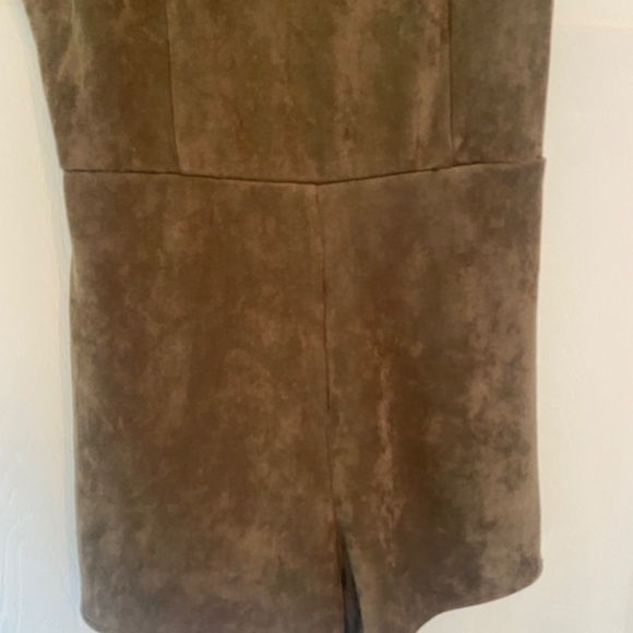 SHE & SKY short romper in faux suede women’s size  small - Picture 2 of 7